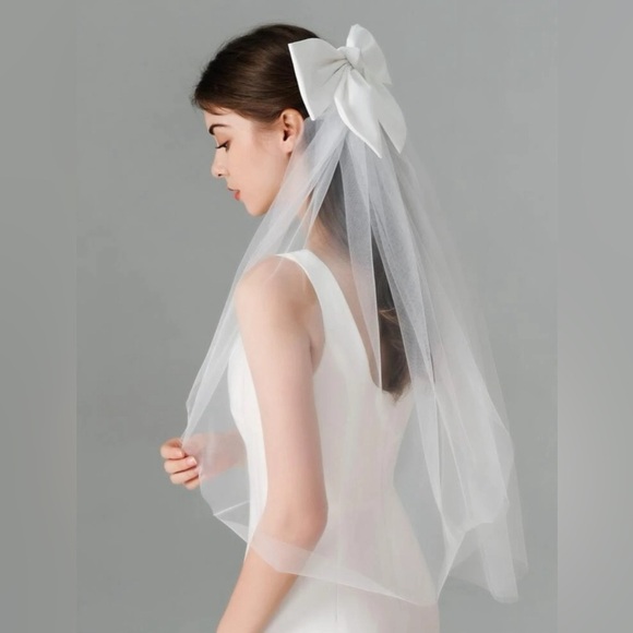 White Bow Veil With Attached Clip ???? New main image 7